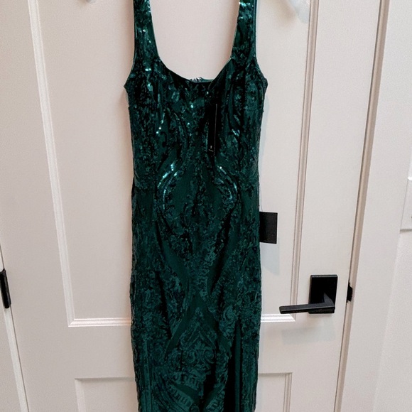 Lulu’s stunning NWT Green sequined dress - Picture 2 of 5